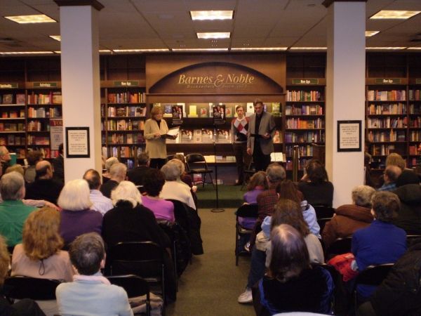 Photo Flash: TACT’s A 'T.S. Eliot Cocktail' at Barnes & Noble  Image