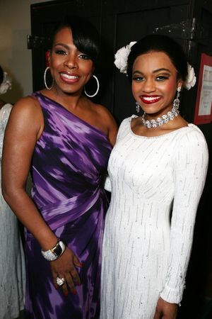 Original Dreamgirl Sheryl Lee Ralph (L) poses with current Dreamgirl counterpart Syesha Mercado @ BroadwayWorld Original Dreamgirl Sheryl Lee Ralph (L) poses with current Dreamgirl counterpart Syes Photo