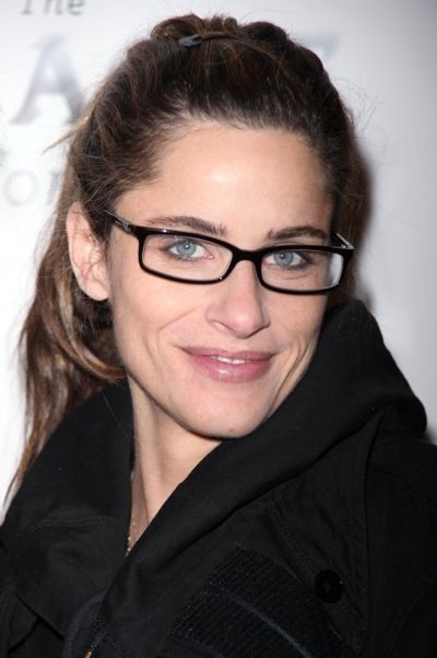 Amanda Peet Photo