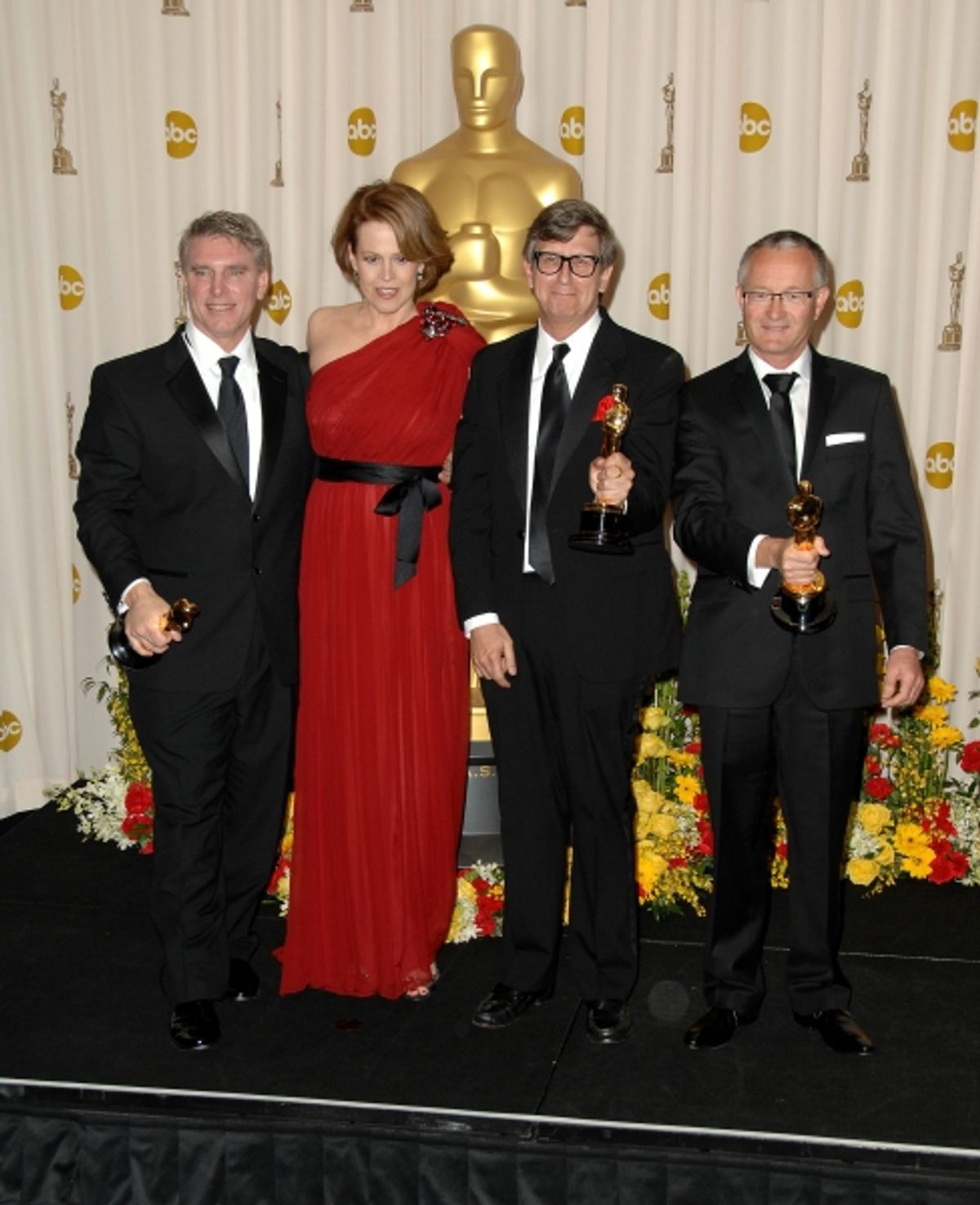 Sigourney Weaver with Rick Carter, Robert Stromberg, Kim Sinclair at 