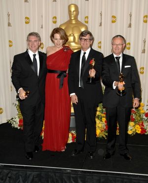 Sigourney Weaver with Rick Carter, Robert Stromberg, Kim Sinclair Photo