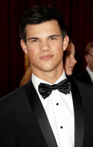 Taylor Lautner Photo