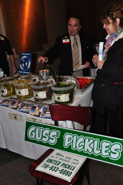 Steve Liebowitz promoting Guss' Pickles Photo