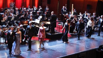 Bobby Steggert, Laura Osnes, Blaine Hoven, Maria Riccetto, Chip Zien & Joanna Gleason Photo