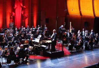 Paul Gemignani and the orchestra Photo