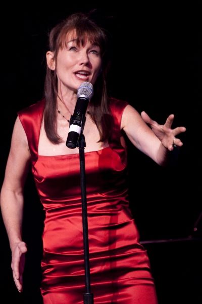Lari White Photo