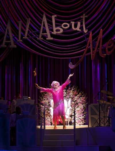 Dame Edna Photo