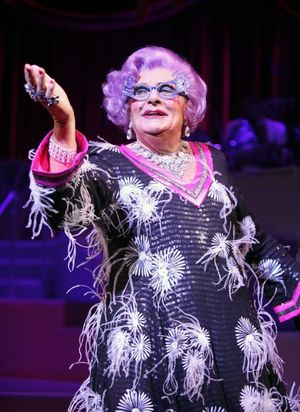 Dame Edna  Photo