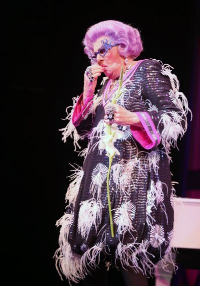 Dame Edna  Photo
