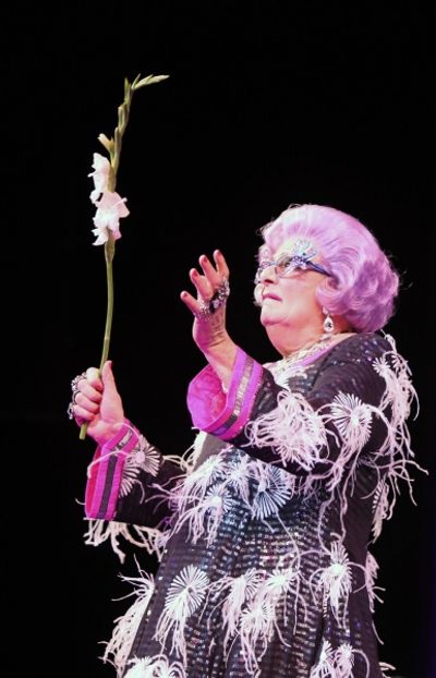 Dame Edna  Photo