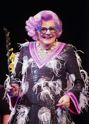 Dame Edna  Photo