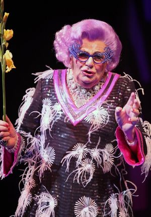 Dame Edna  Photo