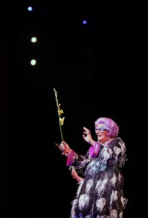 Dame Edna Photo