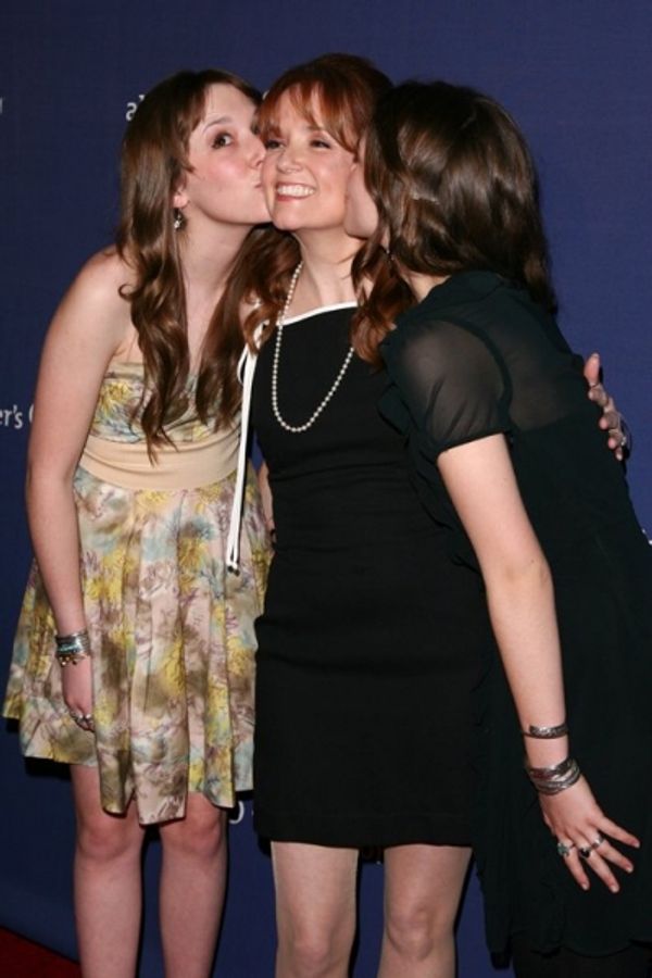 Lea Thompson and Daughters Madelyn and Zoey  Photo