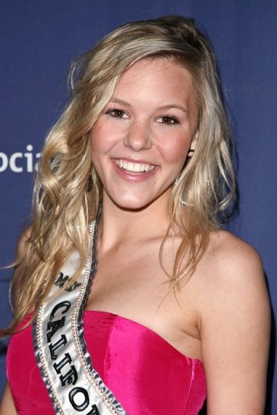 Emma Baker Photo