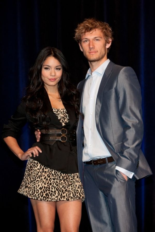 Vanessa Hudgens and Alex Pettyfer Photo