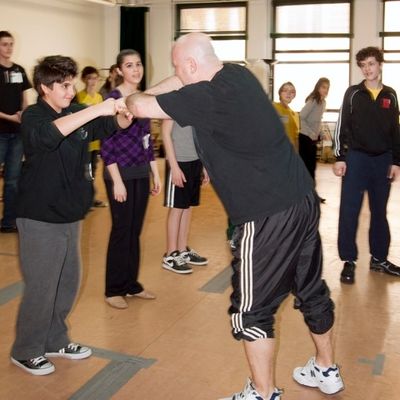 Thommie Retter teaches students the dance Photo