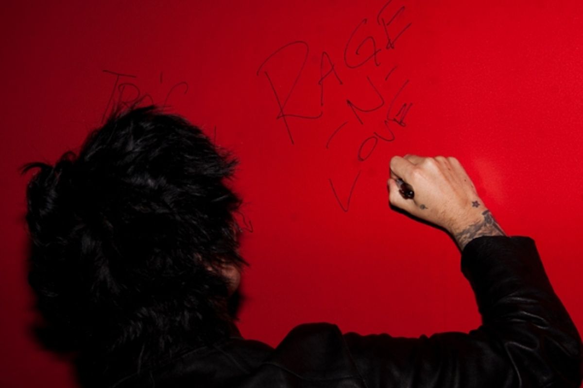 Billie Joe Armstrong Signs the ST. James Wall at 