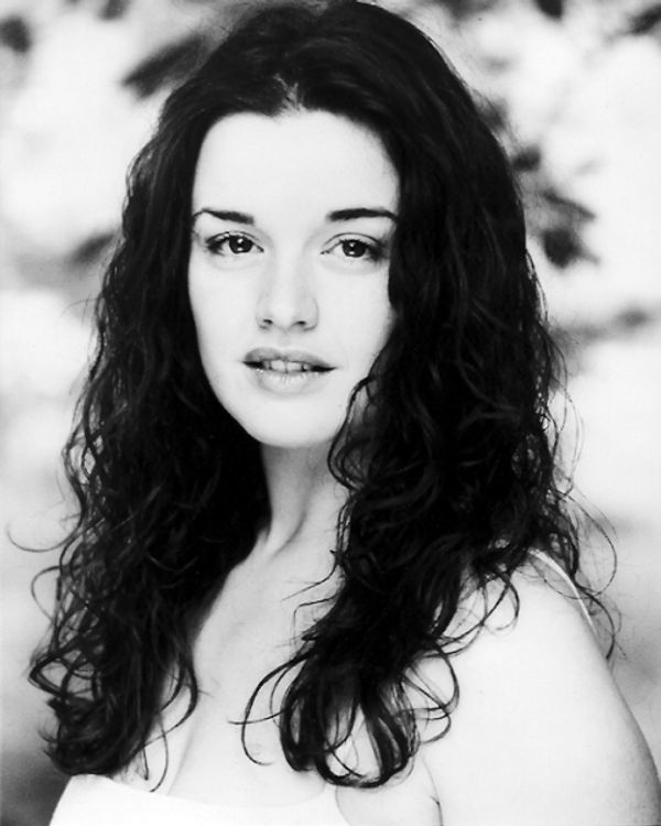 Dianne Pilkington (Glinda) Photo