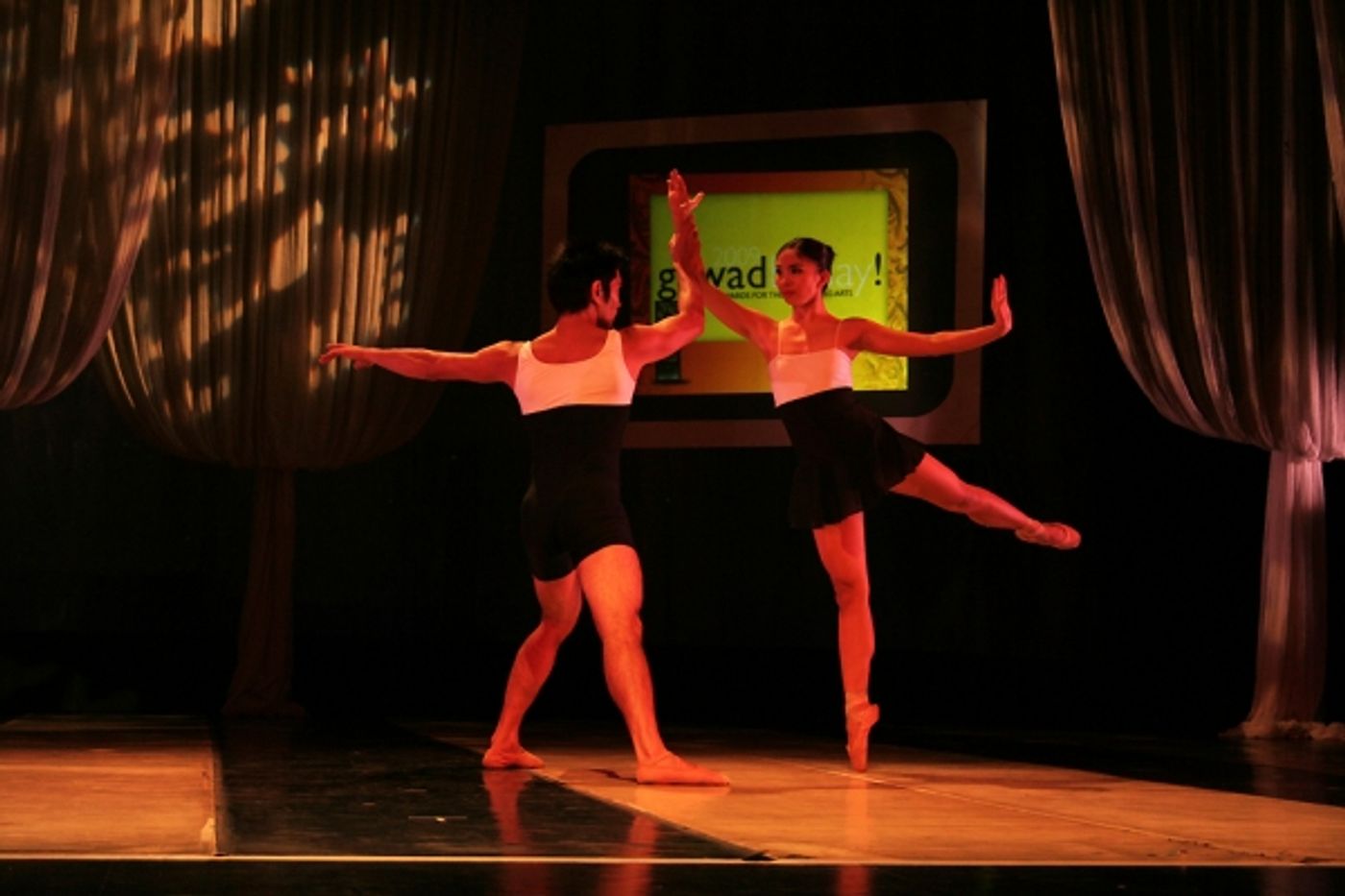 Photo Coverage:  SWEENEY TODD Manila Sweeps Acting Trophies at 2009 Philstage Awards  Image