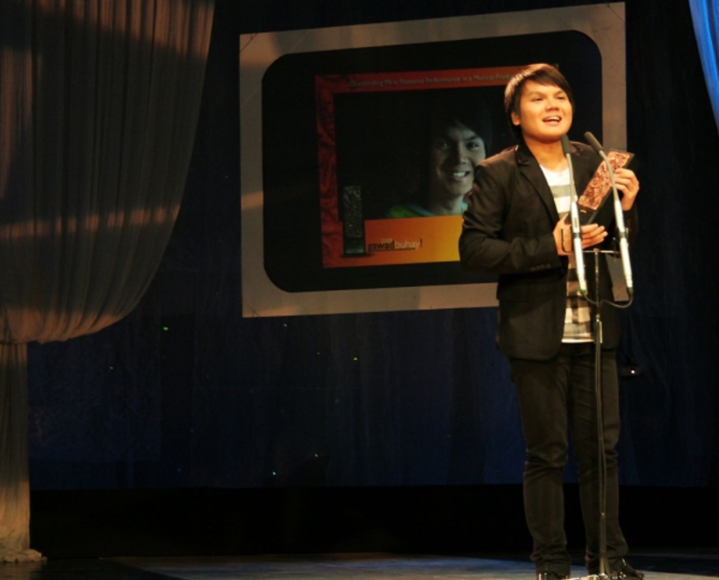 Photo Coverage:  SWEENEY TODD Manila Sweeps Acting Trophies at 2009 Philstage Awards  Image