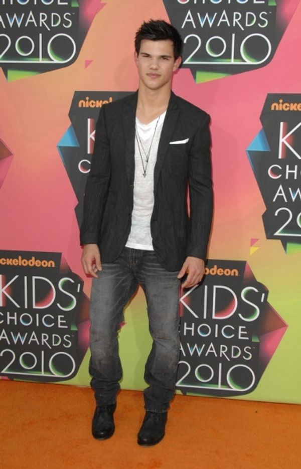 Taylor Lautner Photo