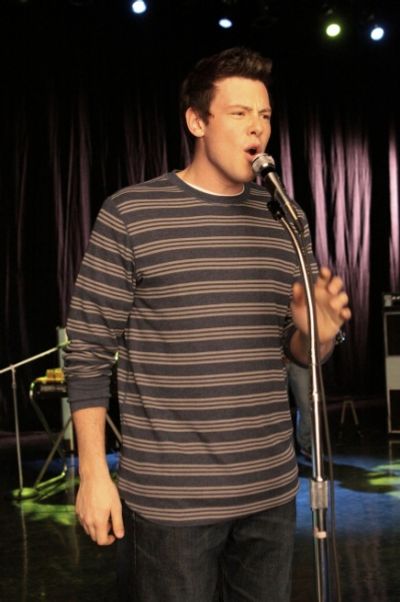 Finn (Cory Monteith) rehearses his new song Photo