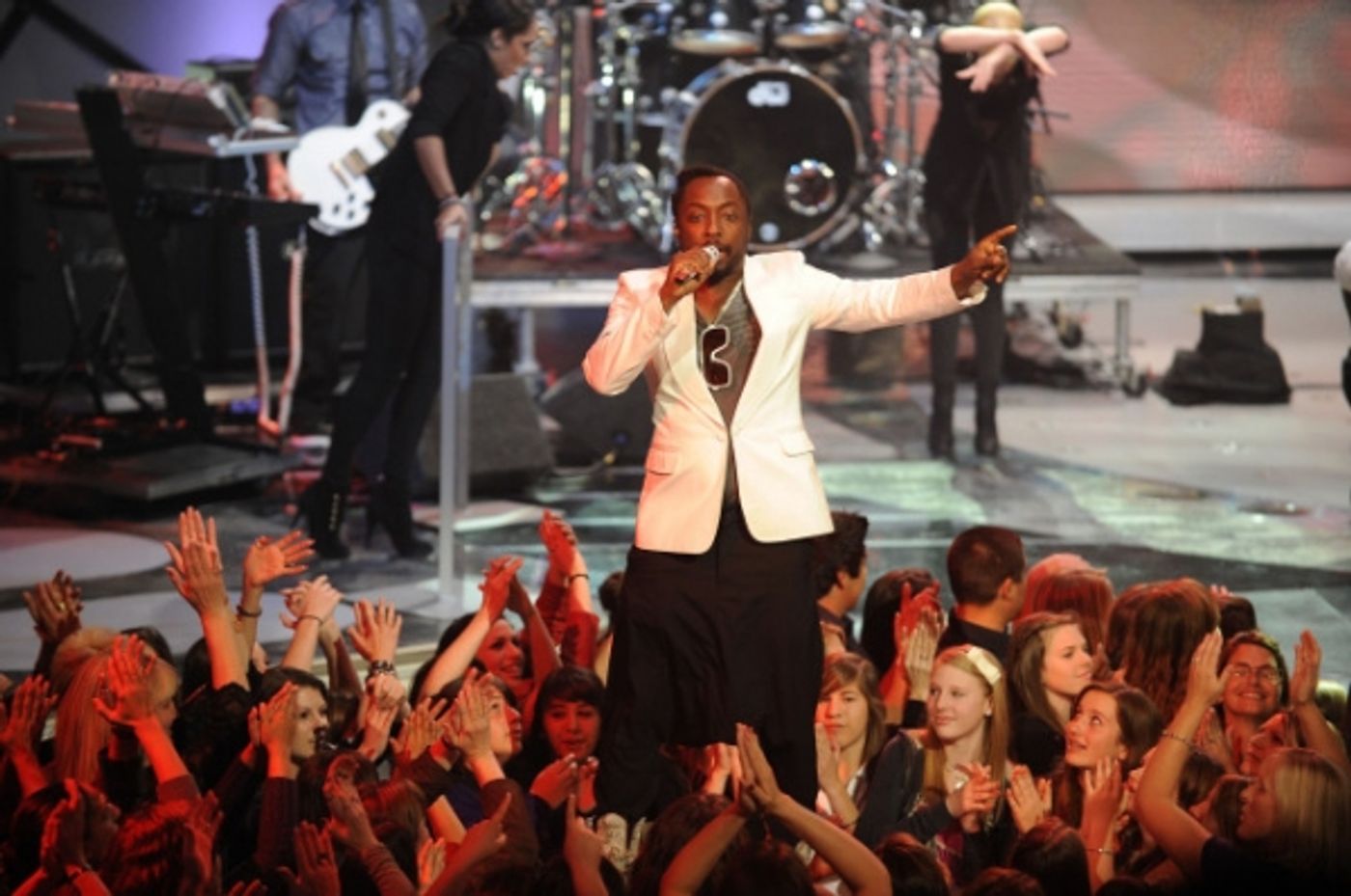 Photo Flash: Usher, Diddy, will.i.am & More On AMERICAN IDOL!  Image