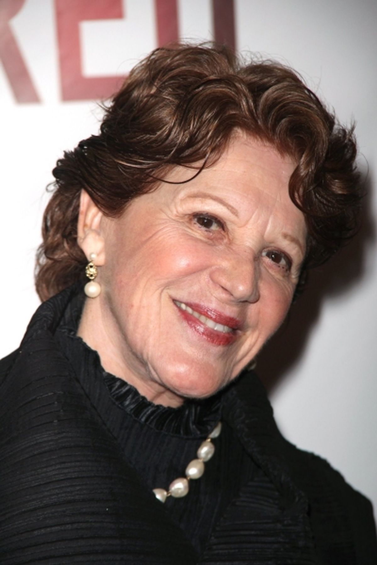 Linda Lavin  at 