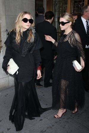 Mary Kate Olsen & Ashley Olsen Photo