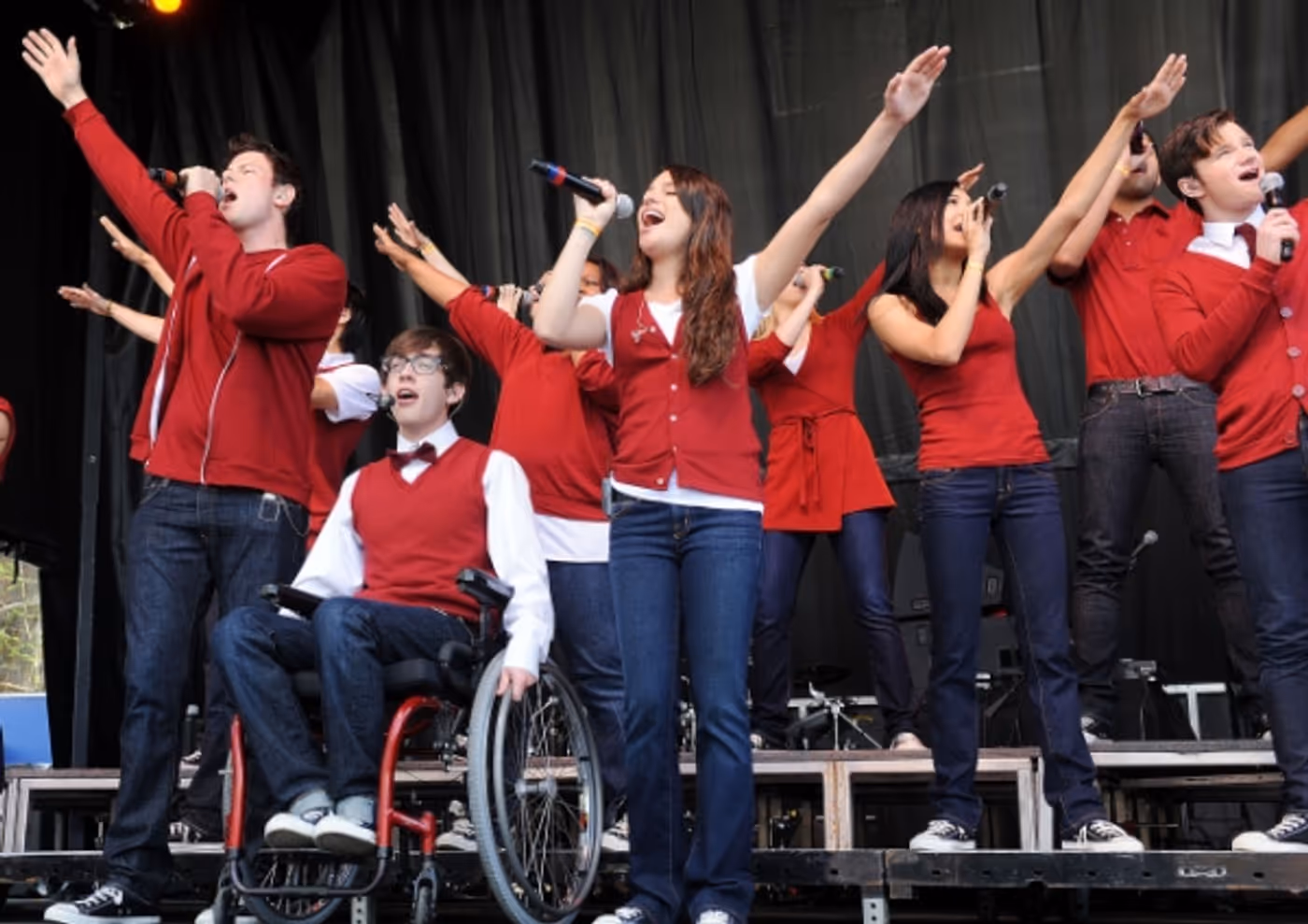 Photo Flash: GLEE Cast Performs At White House Easter Egg Roll 2010 Photo Flash: GLEE Cast Performs At White House Easter Egg Roll 2010 Image