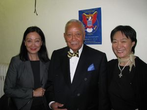Golden Globe and Emmy Award nominee Tina Chen, Mayor David Dinkins and Pan Asian Repe Photo