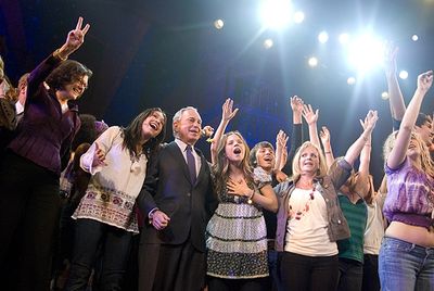 Mayor Michael Bloomberg and the Cast of HAIR Photo
