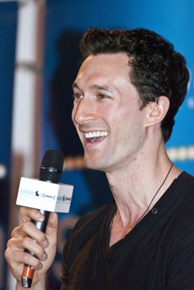 Aaron Lazar Photo