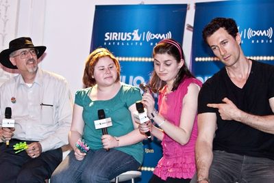 Aaron Lazar & contestants  Photo