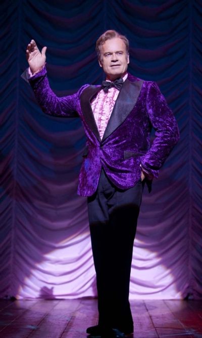 Kelsey Grammer as Georges Photo