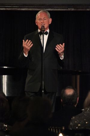 Victor Garber
@ BroadwayWorld Victor Garber
Photo