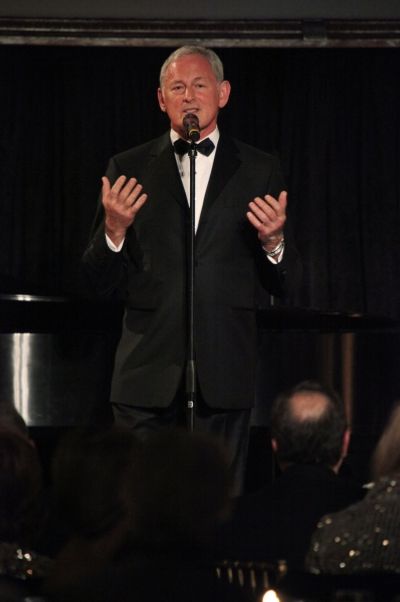 Victor Garber
 Photo