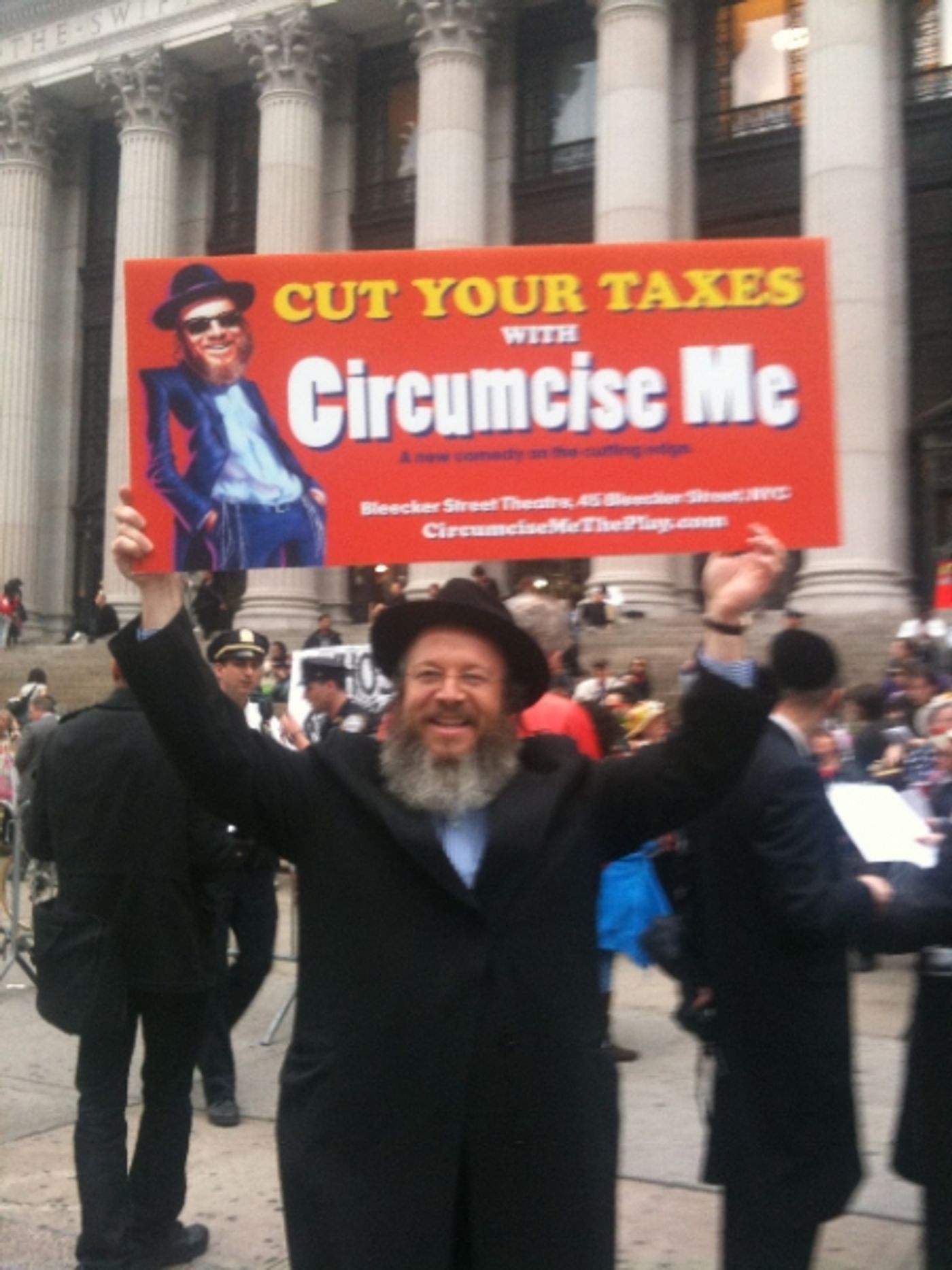 Photo Flash: CIRCUMCISE ME's Yisrael Campbell Meets Last Minute Tax Filers  Image