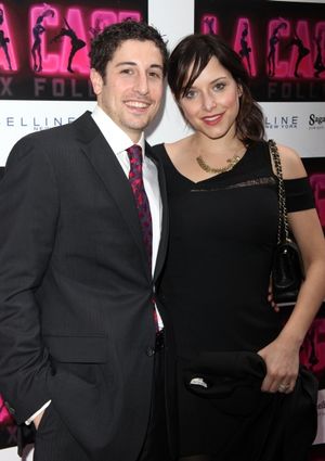 Jason Biggs & wife Jenny Mollen Photo