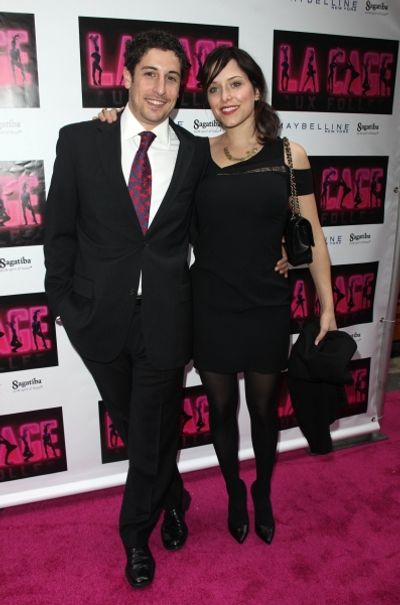 Jason Biggs & wife Jenny Mollen Photo