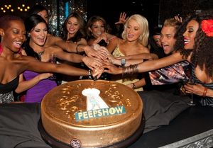 Holly Madison and the Cast of PEEPSHOW @ BroadwayWorld Holly Madison and the Cast of PEEPSHOW Photo