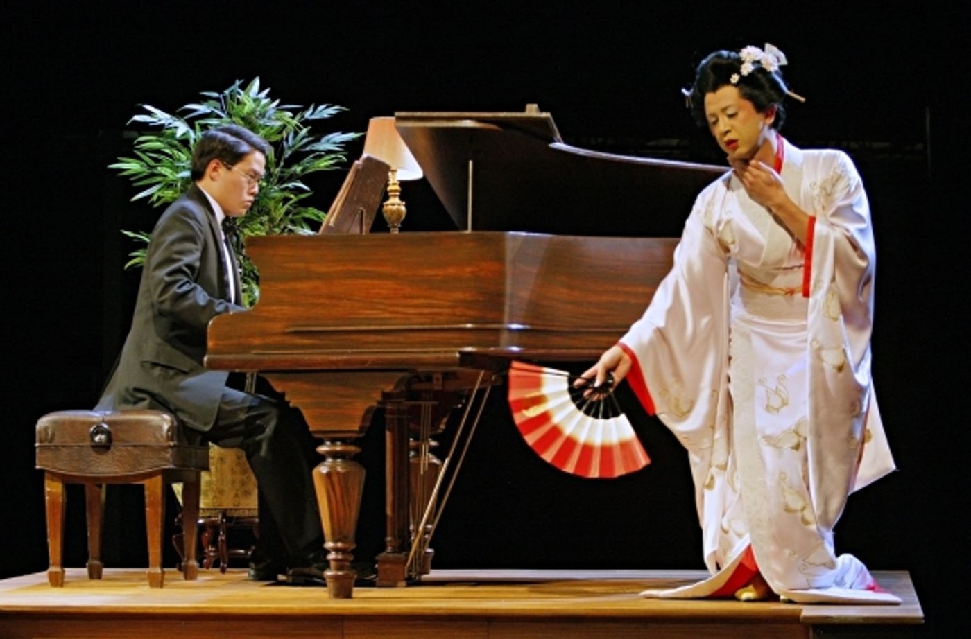Photo Flash: Guthrie Presents M. BUTTERFLY  Image