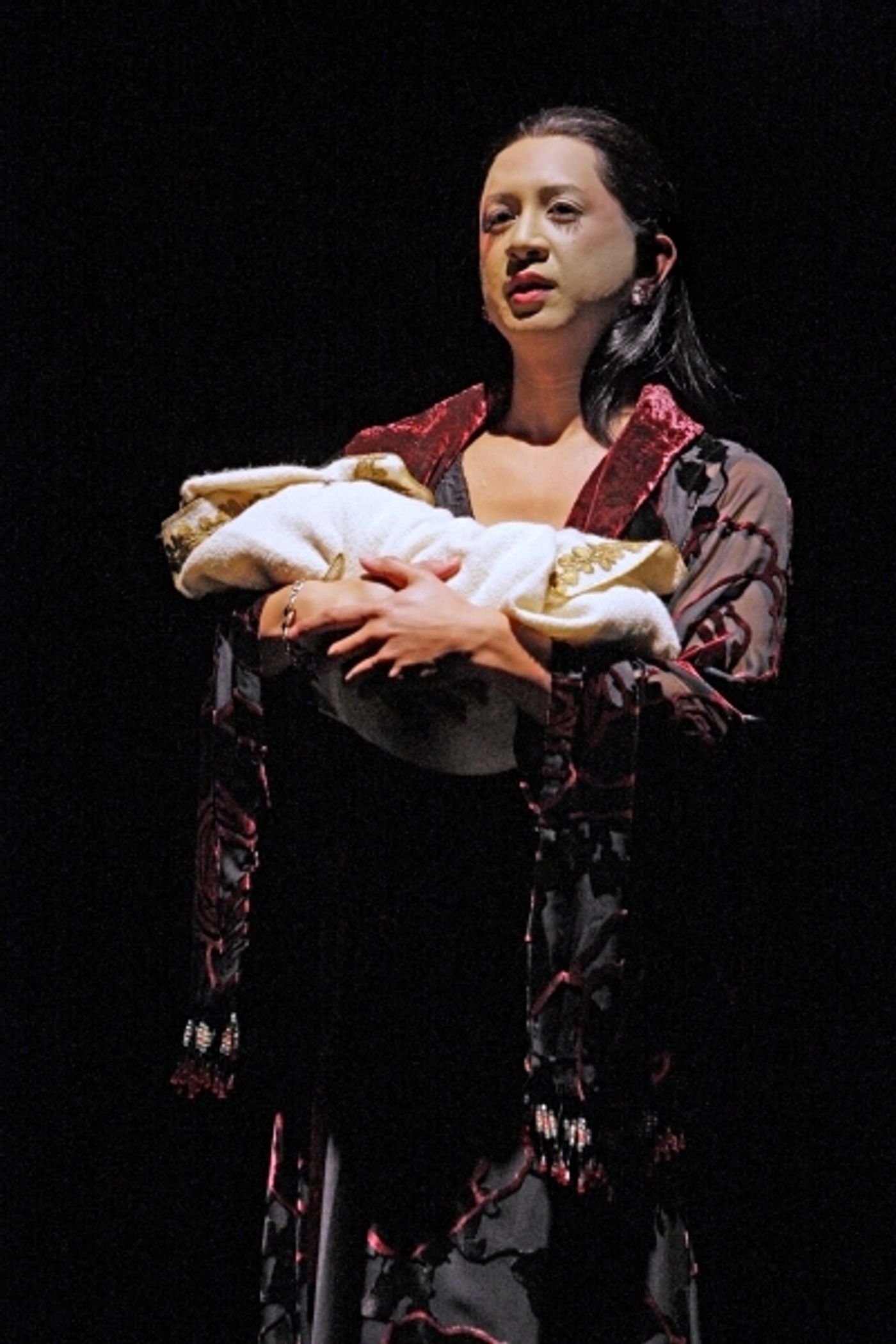Photo Flash: Guthrie Presents M. BUTTERFLY  Image
