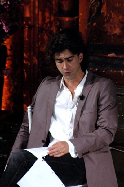 Hamish Linklater Photo