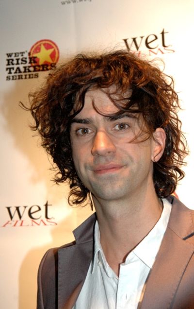 Hamish Linklater Photo