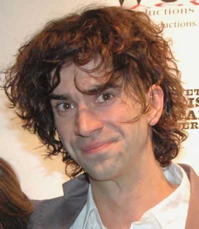 Hamish Linklater Photo