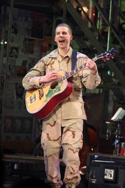 Stark Sands Photo