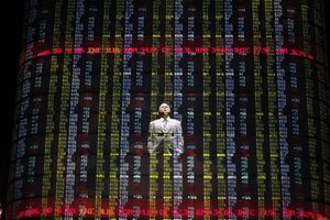 Norbert Leo Butz Photo