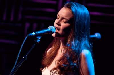 Jennifer Damiano  Photo